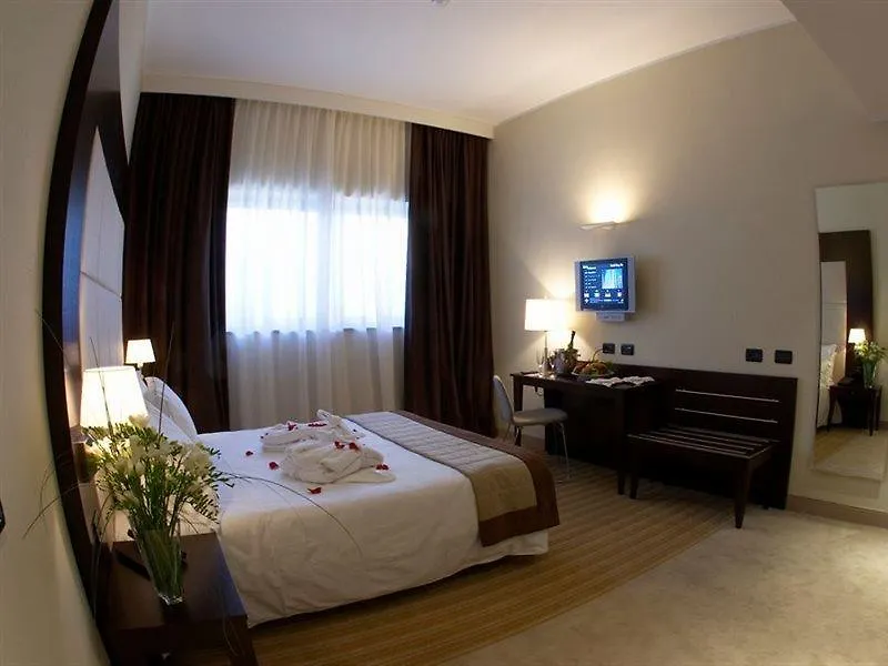 Ih Hotels Milano Watt 13 4*,  İtalya